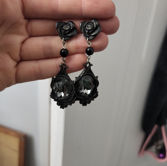 Earrings - Picture 4 of 4